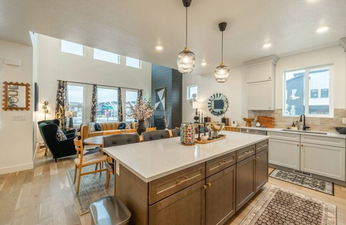 Park City House | Midnight Manor-Modern-Spacious