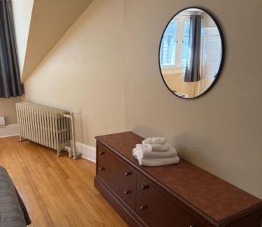 Waterford Valley Apartment | Midstream Manor Unit 8, 2 Bedroom Apartment