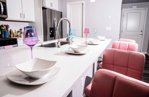 Dupont House | Midterm 4-bedroom house in Commerce City with WiFi and AC