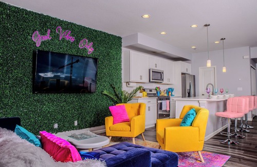 Dupont House | Midterm 4-bedroom house in Commerce City with WiFi and AC