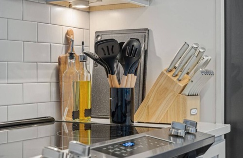 Atlantic Station Area Apartment | Midtown ATL Condo w/King & Queen Beds