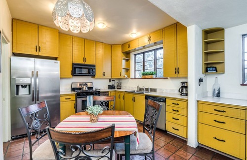 Vista Del Monte House | Midtown home with Pool Spa, fire pit, close to U of A, Restaurants, & Shopping