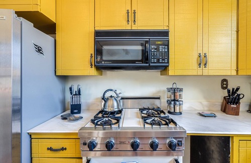 Vista Del Monte House | Midtown home with Pool Spa, fire pit, close to U of A, Restaurants, & Shopping