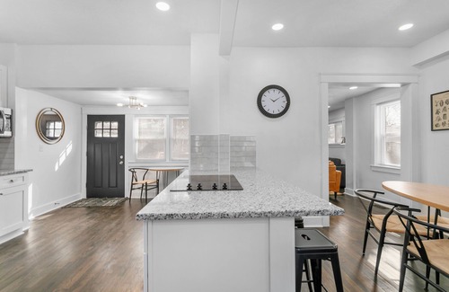 Kansas City House | Midtown Manor Central Location - 1 Mile to Plaza