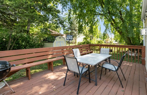 Kansas City House | Midtown Manor Central Location - 1 Mile to Plaza