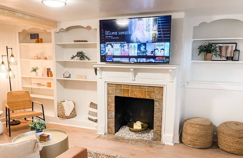 East Midtown Apartment | Midtown Memphis Spanish Revival, Walk to everything!