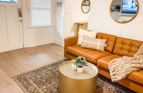 East Midtown Apartment | Midtown Memphis Spanish Revival, Walk to everything!