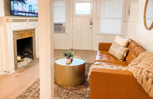 East Midtown Apartment | Midtown Memphis Spanish Revival, Walk to everything!