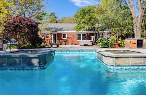 Pineywoods House | Midtown Oasis 10 min from Wrightsville Beach and Downtown