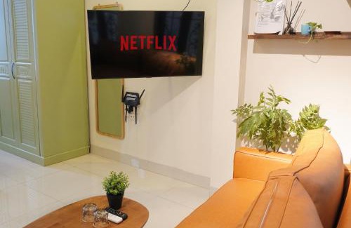 Hanoi Backpacker Quarter Apartment | Migo Housing - Lift Access - Hanoi Beer Street - Central and Spacious - Ensuite Kitchen - Ensuite Bathroom