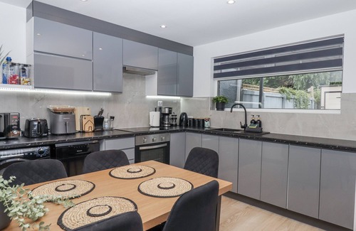 Tiverton Cottage | MILANA, with hot tub in Tiverton