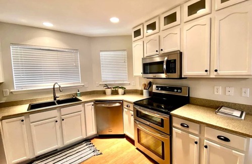 McCall House | Mile High Mountain Retreat: Hot Tub, Dog-Friendly, Walk to Downtown