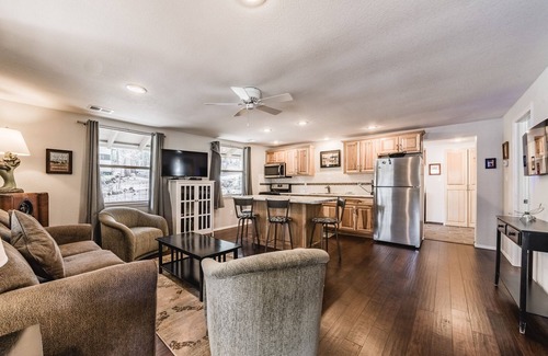 Ruidoso Cottage | Miles Hacienda | Walk to Town 2BR Hideaway