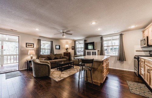 Ruidoso Cottage | Miles Hacienda | Walk to Town 2BR Hideaway