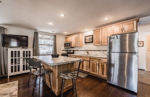 Ruidoso Cottage | Miles Hacienda | Walk to Town 2BR Hideaway