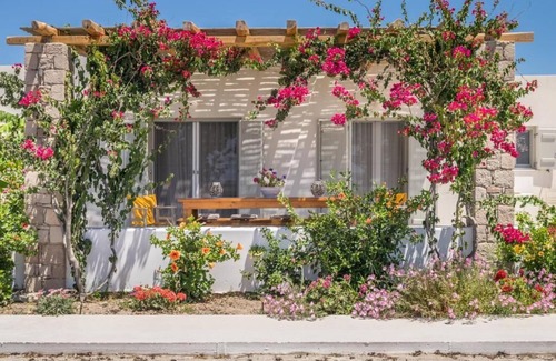 Milos Apartment | Milis House II - Charming 2 bedroom apartment