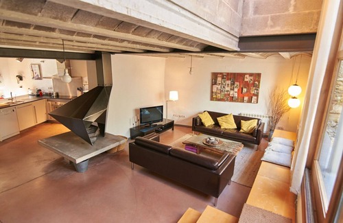 Castellet Cottage | Milk Wood; middleage,vineyards and forests, near seaside, Sitges and Barcelona