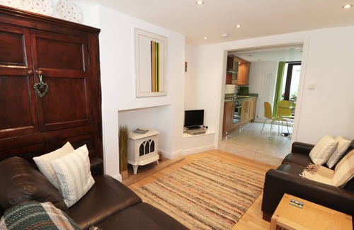 Castleton Cottage | MILL BRIDGE COTTAGE, with a garden in Castleton, Peak District
