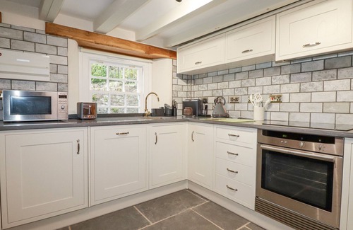 St. Neot Cottage | MILL COTTAGE, character holiday cottage, with open fire in St Neot