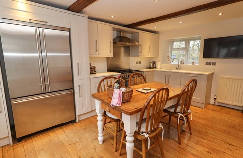Hope Cottage | MILL COTTAGE, pet friendly, character holiday cottage in Hope