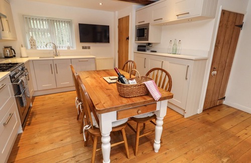 Hope Cottage | MILL COTTAGE, pet friendly, character holiday cottage in Hope