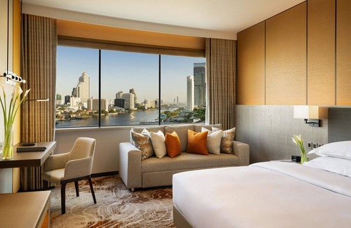 Khlong Ton Sai Hotel | Millennium Hilton Bangkok
