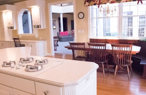 Sugarcreek House | Miller Manor, Luxurious, Peaceful, Sunrise and Sunsets, Family Friendly, 10 yrs!