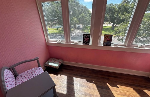 Aransas Pass House | Millers Shabby Chic and Beachie 5 Bedroom 2 Bath 3 blocks from Downtown