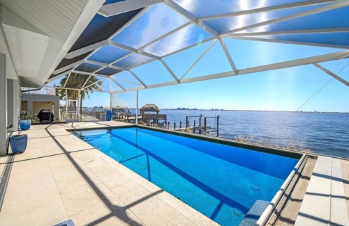 Yacht Club Villa | Million Dollar Riverfront Home in Upscale Yacht Club location