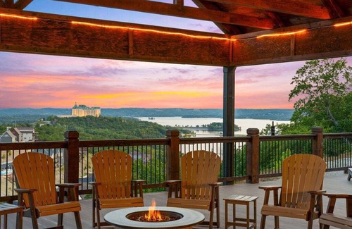 Branson House | Million Dollar View-Pvt Indoor Pool-Basketball Court-Free Tickets-Hot Tub-Games-Sleeps 52-Lake View