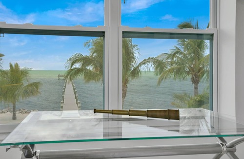 Marathon House | MILLION DOLLAR VIEW very private 4 bedroom resort with pool, pier, kayaks, spa