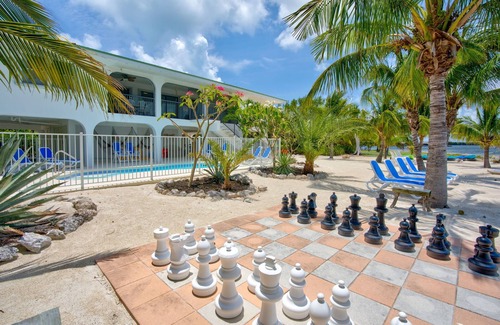 Marathon House | MILLION DOLLAR VIEW very private 4 bedroom resort with pool, pier, kayaks, spa