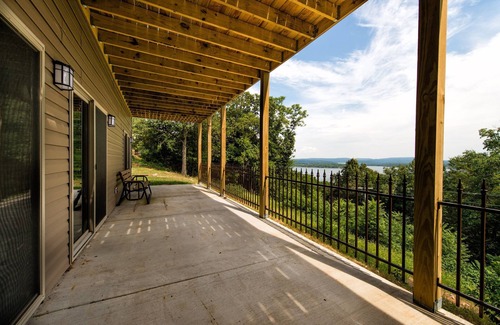 Rogers House | Million Dollar Views Plus Lake Access and Free WiFi NEW Holiday Discount!