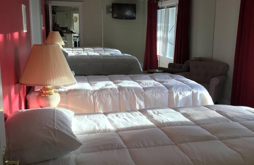 Upper Rockridge House | Million Dollard View Private 2 Bedroom Garden Suite