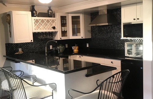 Upper Rockridge House | Million Dollard View Private 2 Bedroom Garden Suite