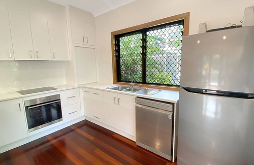 Arcadia Cottage | Mills Cottage - Wonderfully welcoming cottage with tropical entertaining space and lagoon-style pool