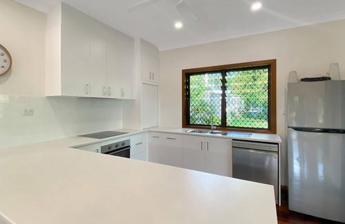 Arcadia Cottage | Mills Cottage - Wonderfully welcoming cottage with tropical entertaining space and lagoon-style pool