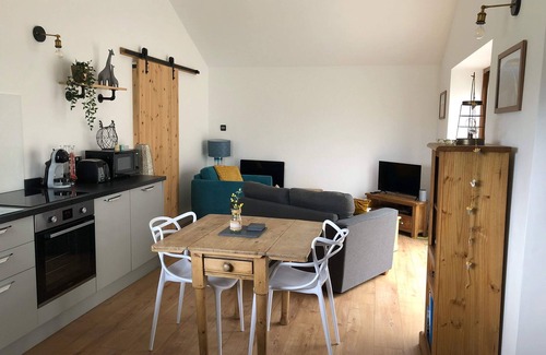 Milnthorpe House | Milos Retreat beautiful one bedroom cottage