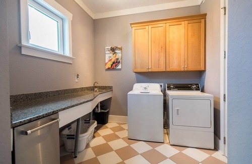 Gulf Trace House | "Mimosa Mornings"~Gulf Views~Heated Pool/Spa~Elevator~Private Beach~Beach Gear!