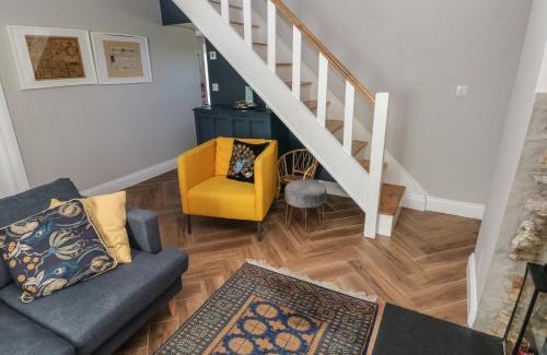 Dinas Cross House | Min-Y-Ffordd