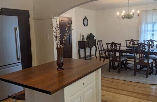 Kinzers House | Mine Ridge House; Buggy watching and farm views. 15 min drive to Sight and Sound