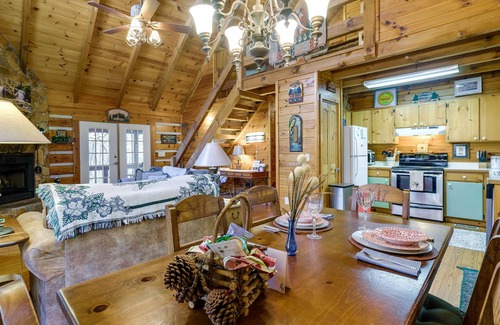 Williamstown Cabin | Mineral Bluff Hideaway w/Hot Tub, Grill, Fire Pit