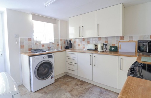 Abergele Cottage | MINFFORDD, family friendly, with open fire in Betws-Y-Coed