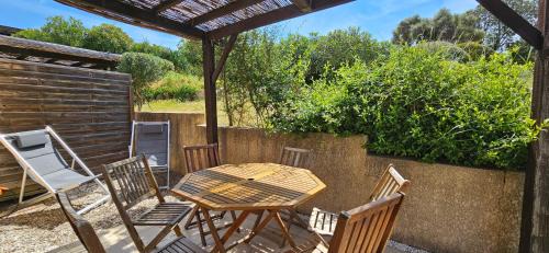 Serra-di-Ferro House | Mini Caseddu T2, Alba Rossa avec Piscine & vue mer