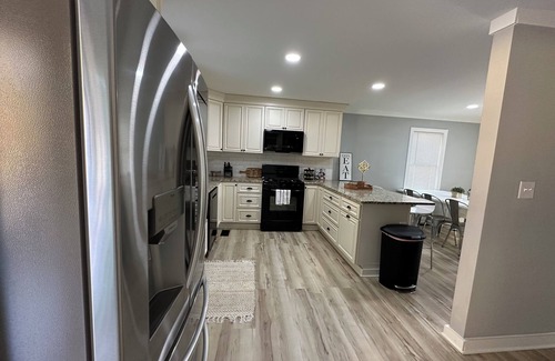 Wake County House | Mini gold and pool spacious 3 level floor home for 14 people