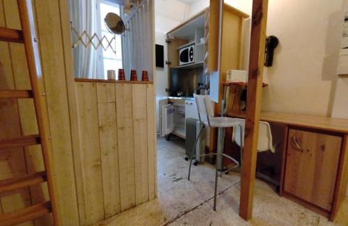 Quartier de France Apartment | Mini immeuble en entier avec jardin côté Parc