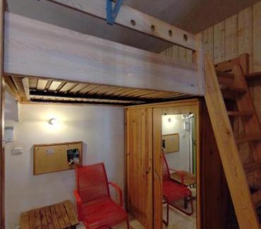 Quartier de France Apartment | Mini immeuble en entier avec jardin côté Parc