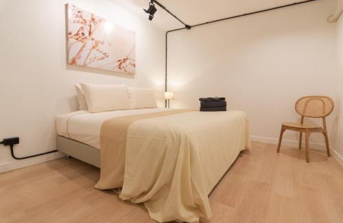 Old City House | Mini-Me HUBS, Charm Suites & Pool in Old City