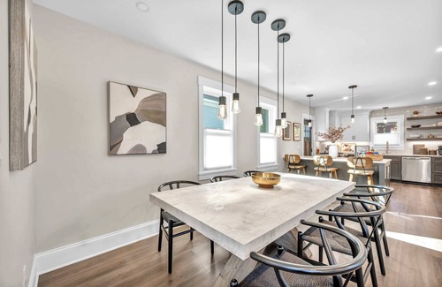 Detroit - Shoreway House | Mini Miracle: Murphy Bed, Sauna + Hot Tub, Pickle Ball, 2BR King Bed