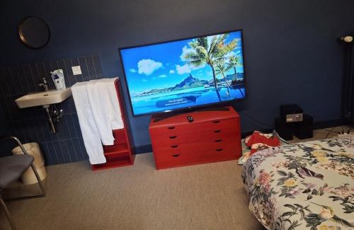 Saint-Sulpice Apartment | Mini studio avec cuisine, TV mural et sanitaires très confortable